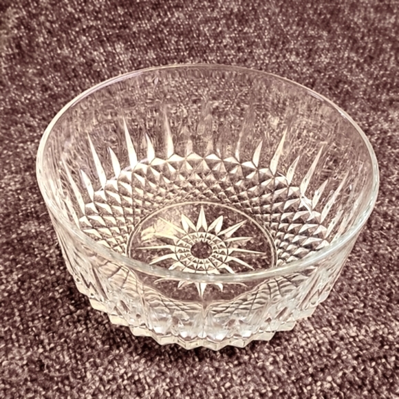 Arcoroc France Starburst Diamond Pattern Bowl - Medium - Picture 1 of 6